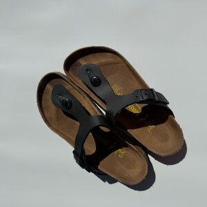 Kid’s Black Birkenstock Sandals Gizeh style